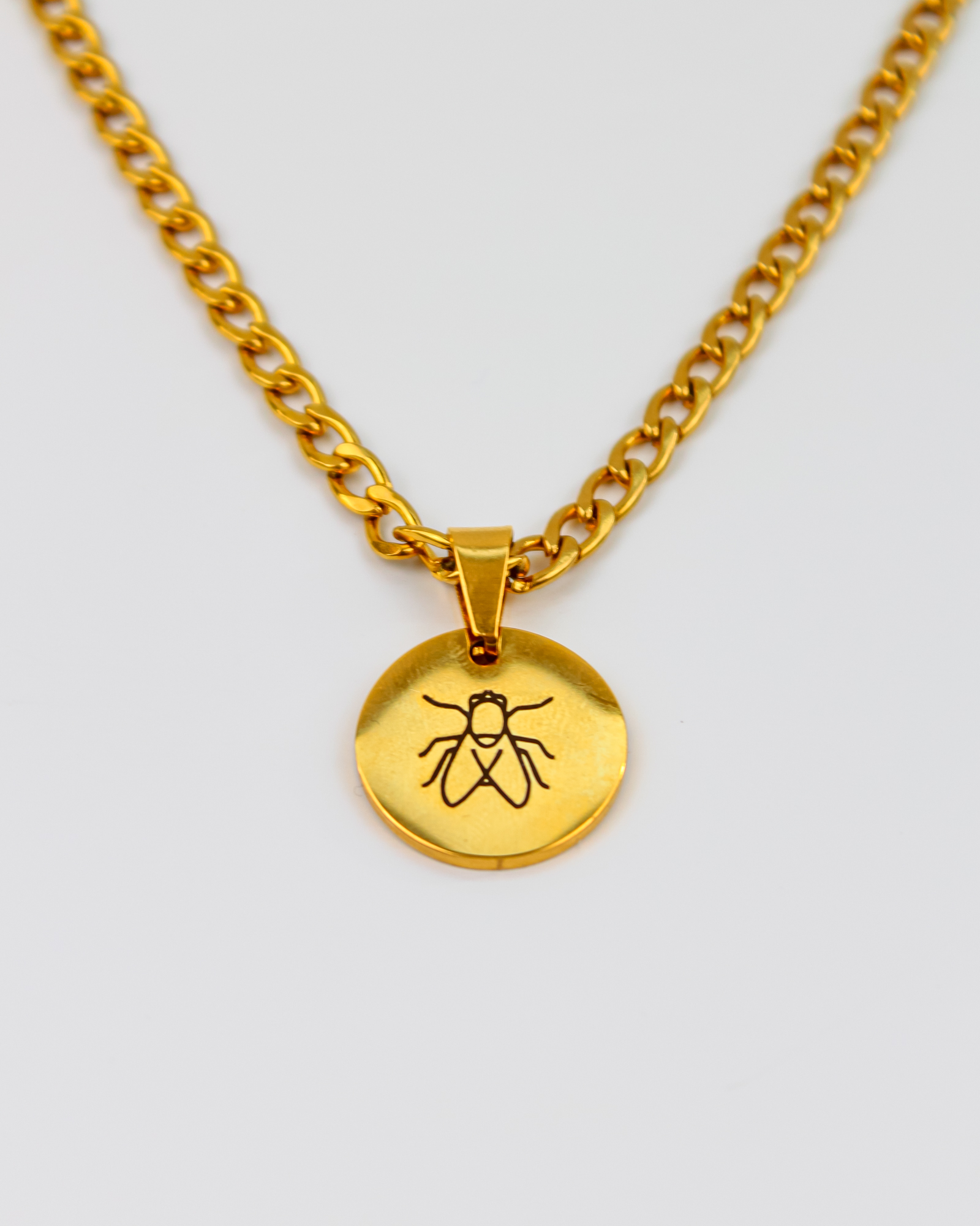 Collar tipo medalla con cadena de eslabones unisex en dorado de Tábano Store