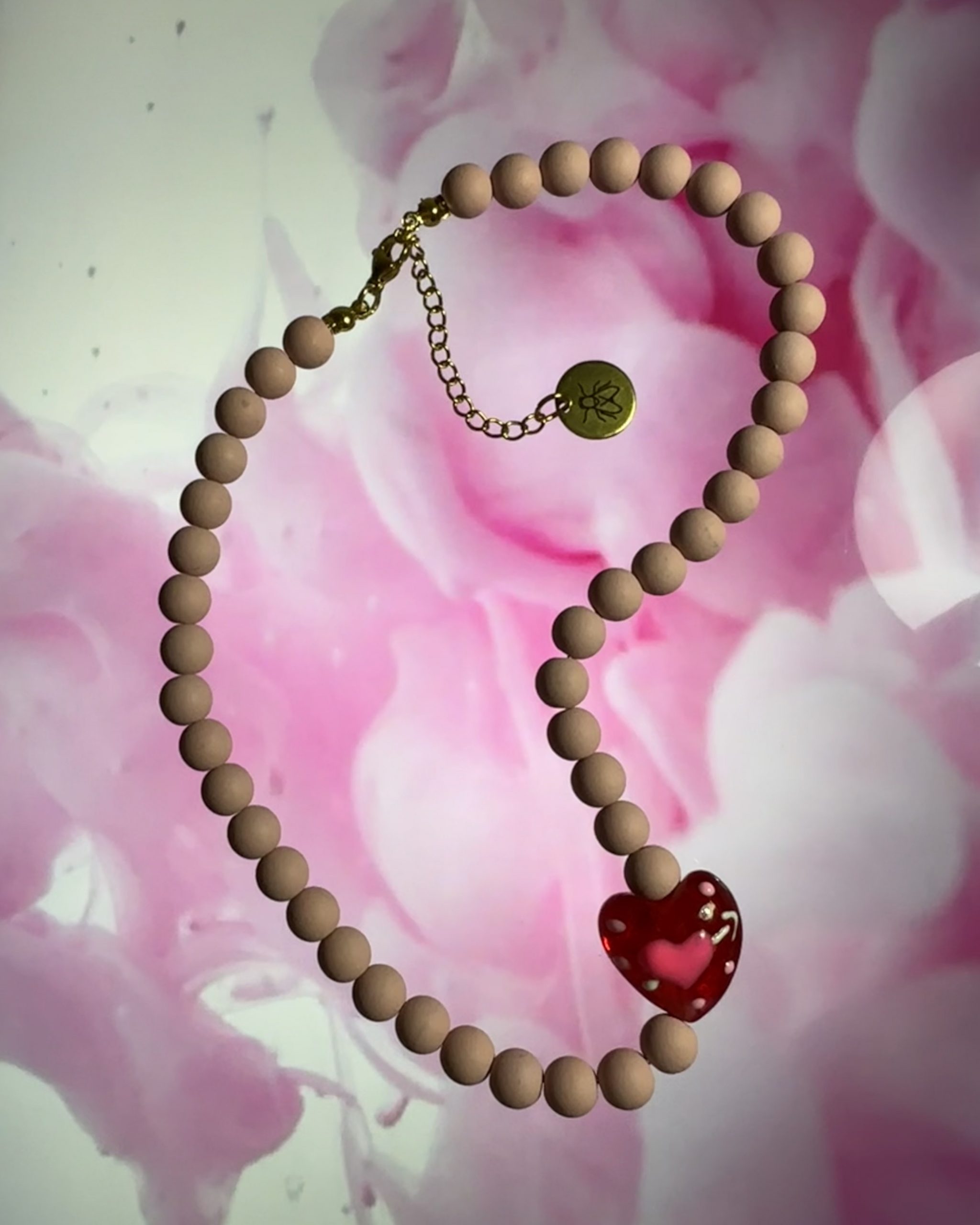 Collar mujer perlas rosa y abalorio central corazón en cristal de murano - Tábano Store